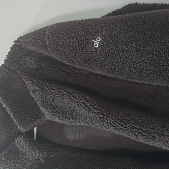 ALO Yoga Foxy Sherpa Teddy Jacket in Dark Brown - Picture 6 of 11